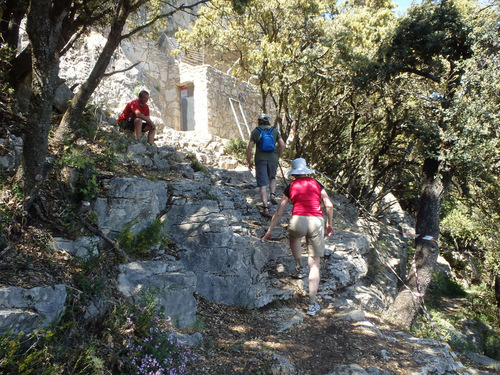 Climbing Hike to Cueva Remigia.